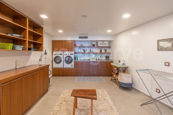 Image No.43-5 Bed House for sale