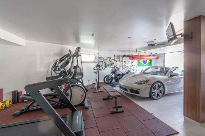 Image No.44-5 Bed House for sale