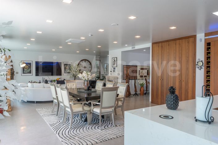 Image No.6-5 Bed House for sale