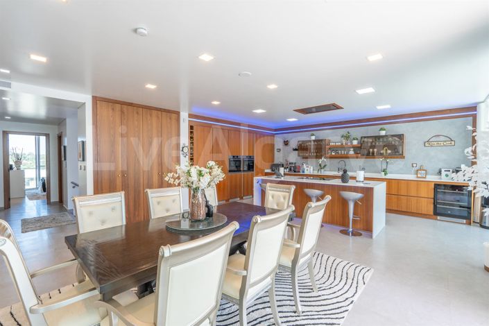 Image No.7-5 Bed House for sale