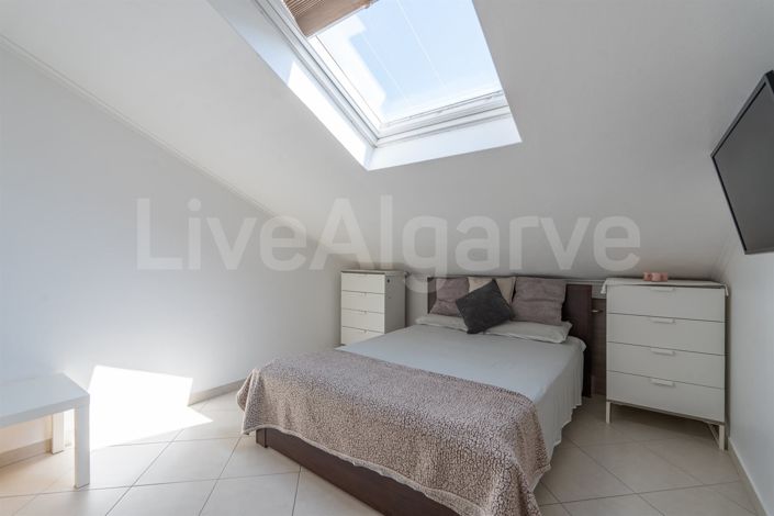 Image No.21-4 Bed House for sale