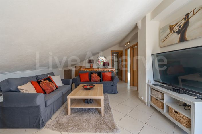 Image No.24-4 Bed House for sale