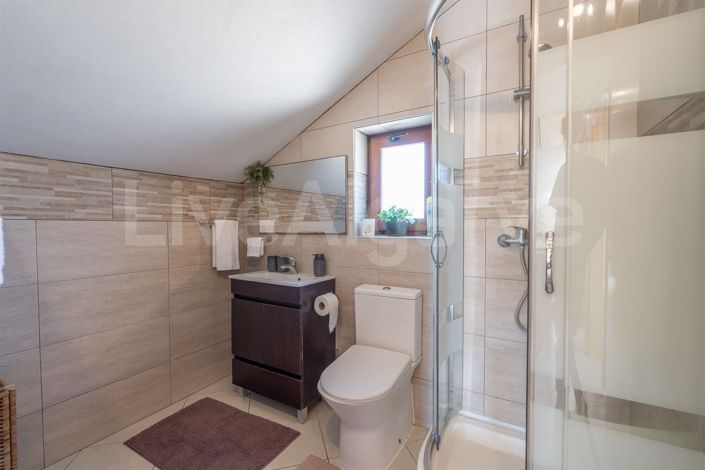 Image No.25-4 Bed House for sale