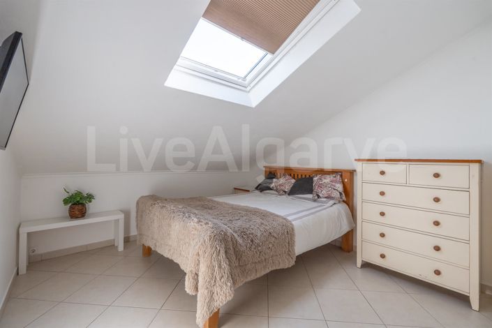 Image No.26-4 Bed House for sale