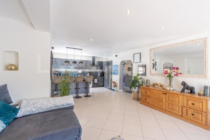 Image No.5-4 Bed House for sale