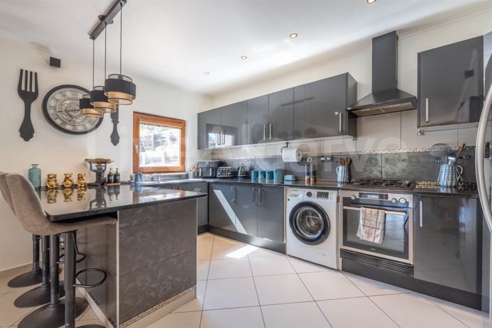 Image No.7-4 Bed House for sale