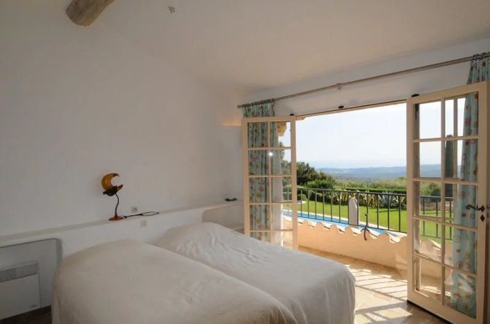 Image No.12-6 Bed House for sale