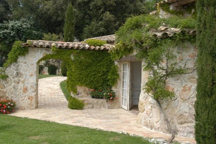 Image No.8-6 Bed House for sale