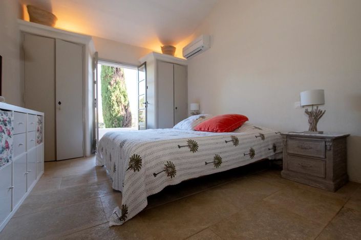 Image No.12-4 Bed House for sale