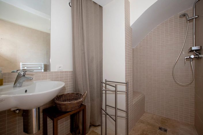 Image No.18-4 Bed House for sale