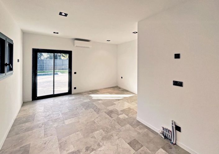 Image No.11-3 Bed House for sale