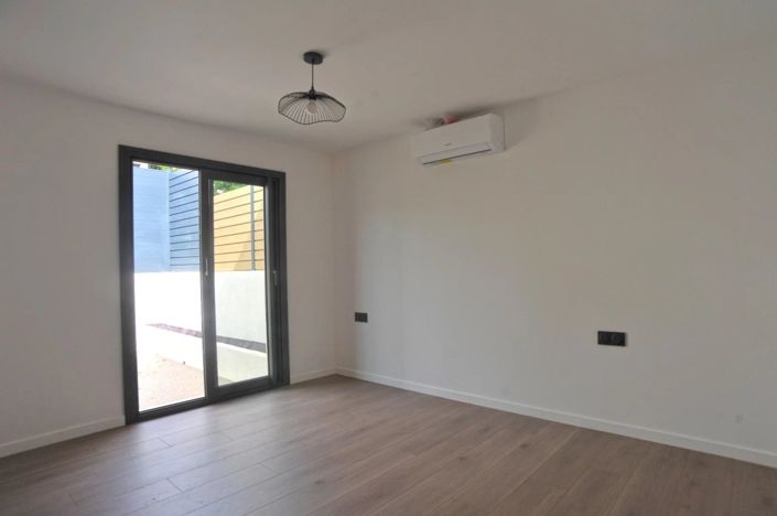 Image No.14-3 Bed House for sale