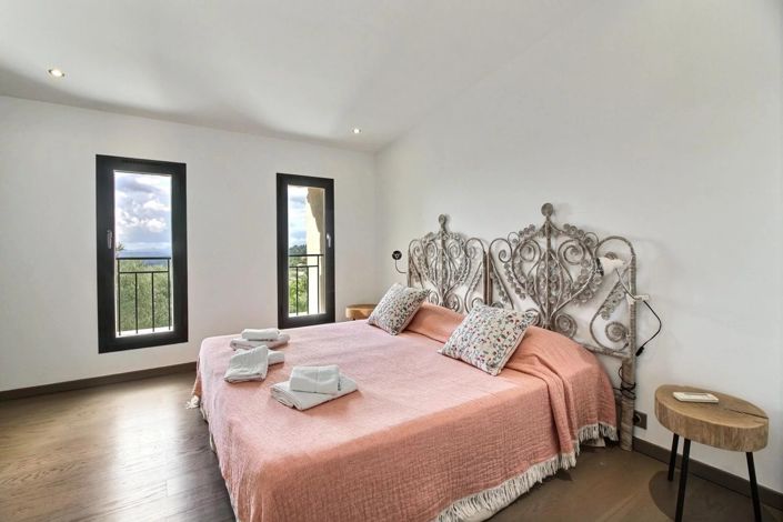 Image No.10-4 Bed House for sale