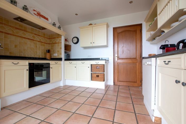 Image No.12-5 Bed House for sale