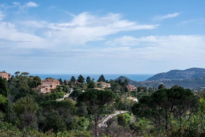 Image No.14-5 Bed House for sale