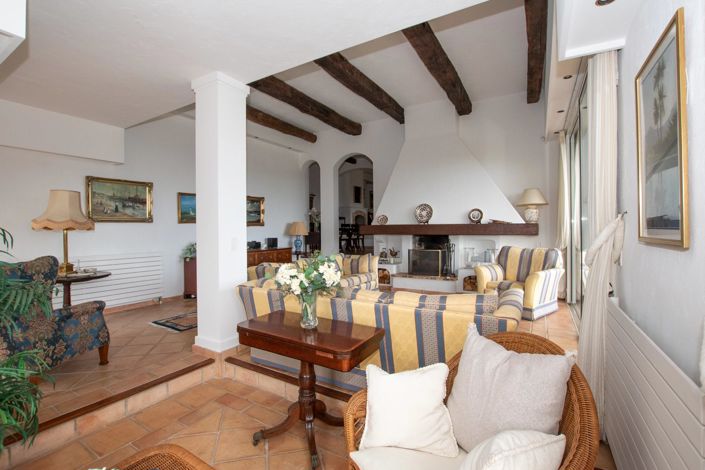 Image No.18-5 Bed House for sale