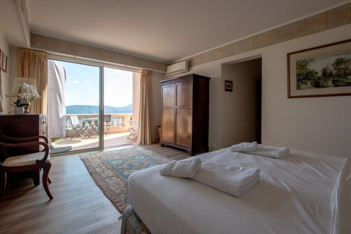 Image No.22-5 Bed House for sale