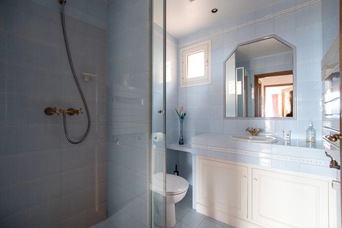 Image No.26-5 Bed House for sale