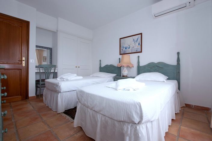 Image No.28-5 Bed House for sale