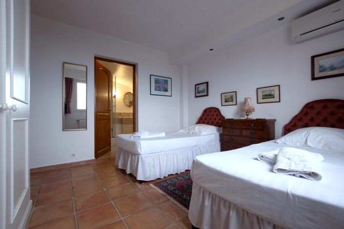 Image No.30-5 Bed House for sale