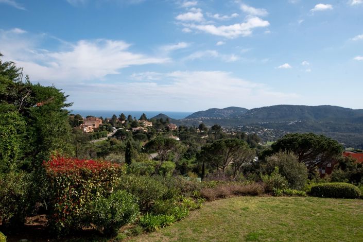 Image No.38-5 Bed House for sale