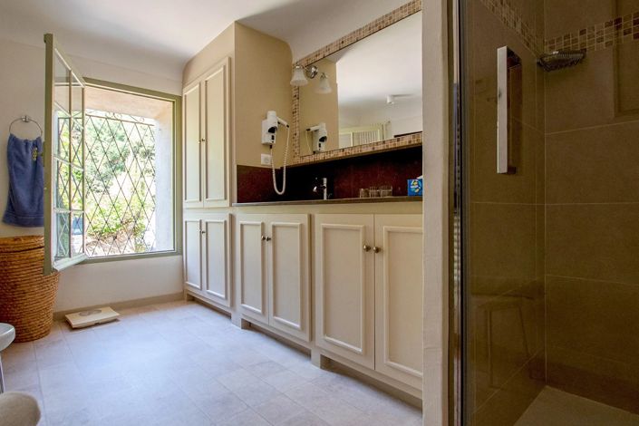 Image No.21-5 Bed House for sale