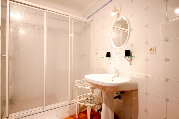 Image No.34-5 Bed House for sale