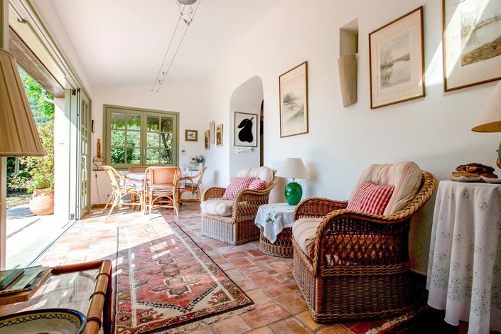 Image No.9-5 Bed House for sale