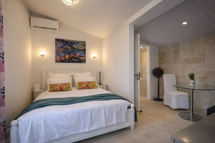 Image No.10-3 Bed House for sale