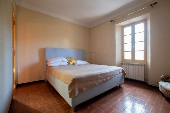 Image No.9-3 Bed House for sale