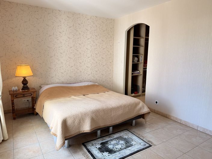 Image No.10-5 Bed House for sale