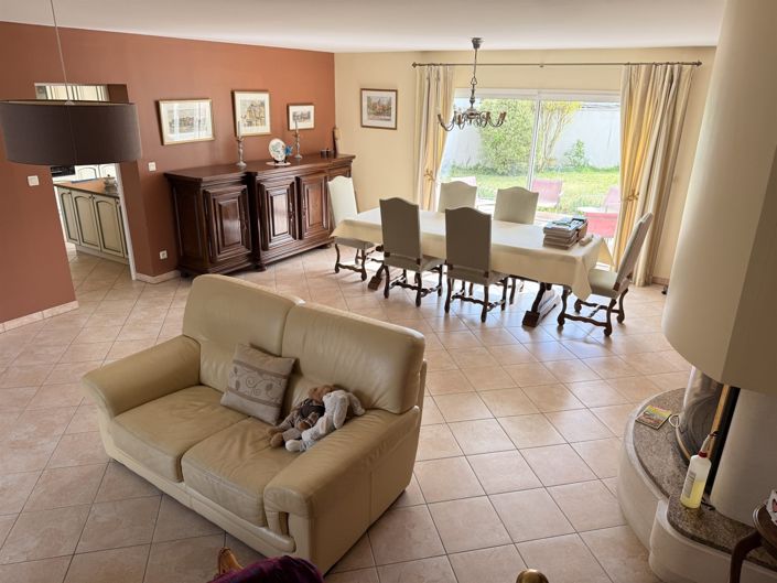 Image No.24-5 Bed House for sale