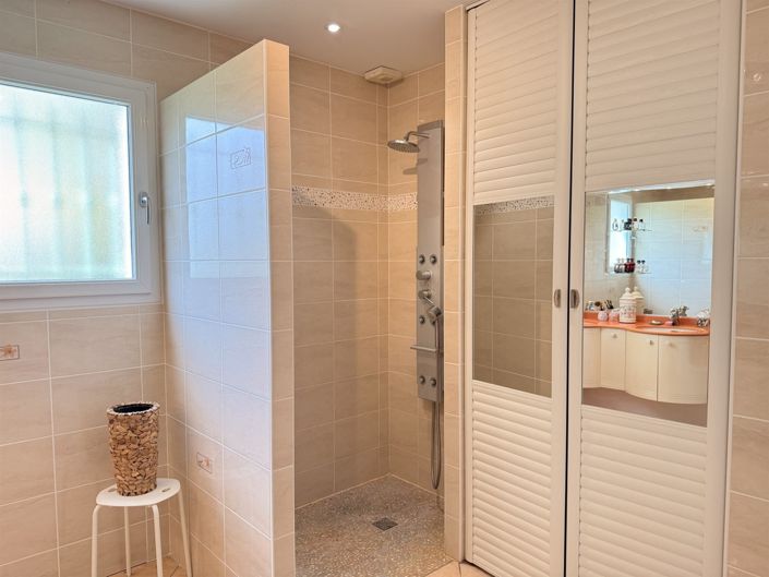 Image No.30-5 Bed House for sale