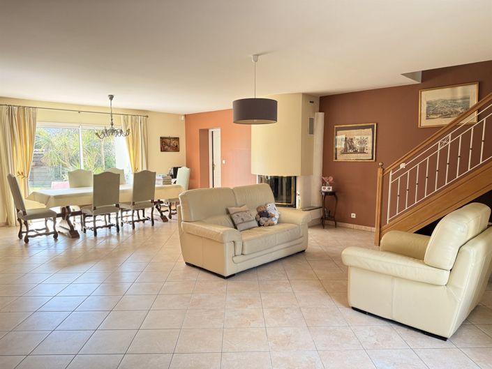 Image No.4-5 Bed House for sale