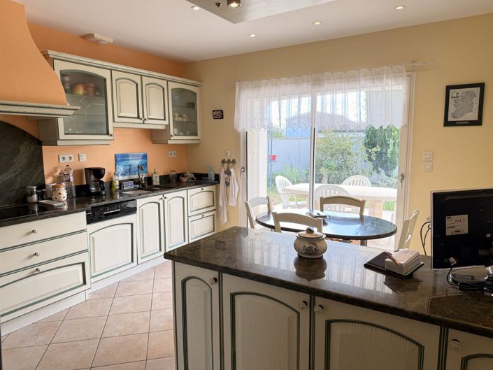 Image No.6-5 Bed House for sale