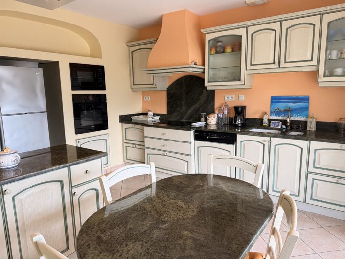 Image No.7-5 Bed House for sale