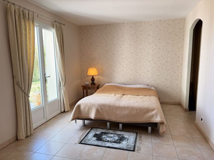 Image No.9-5 Bed House for sale