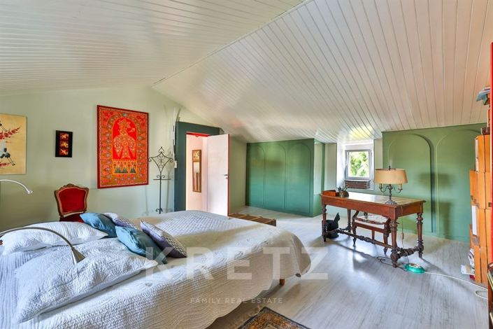 Image No.10-5 Bed Property for sale