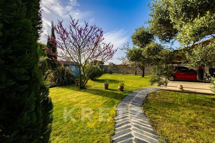 Image No.13-5 Bed Property for sale