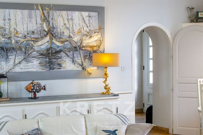 Image No.8-5 Bed House for sale