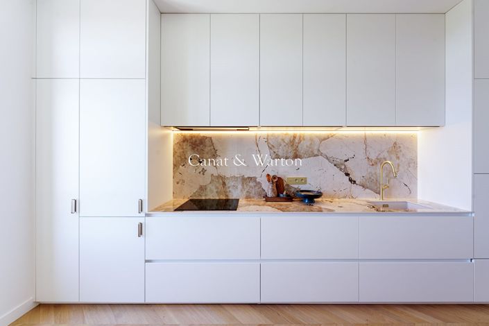 Image No.10-6 Bed Property for sale