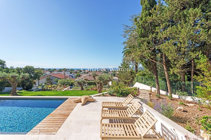 Image No.6-6 Bed Property for sale