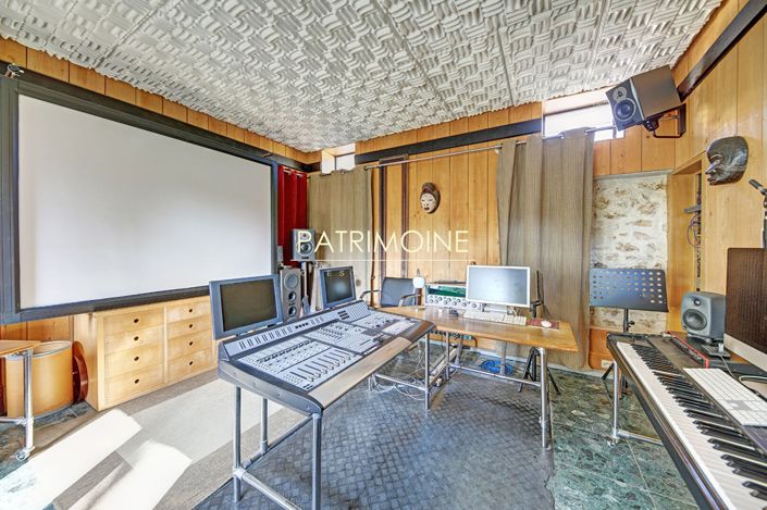 Image No.14-4 Bed Property for sale