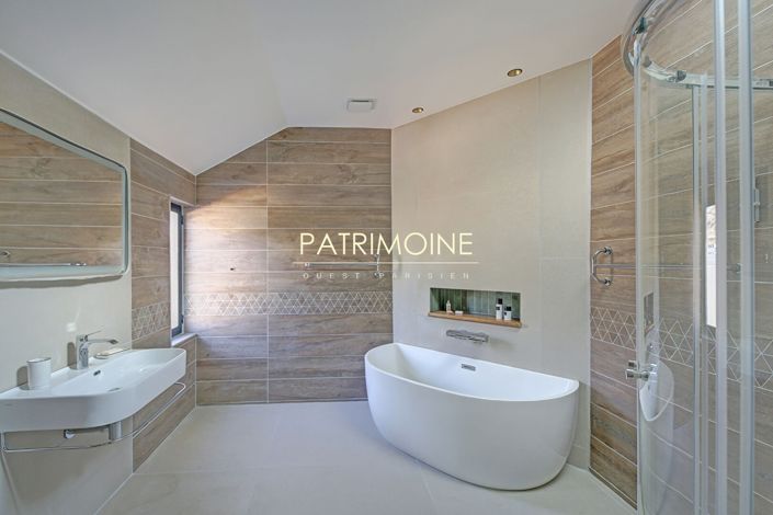 Image No.16-4 Bed Property for sale