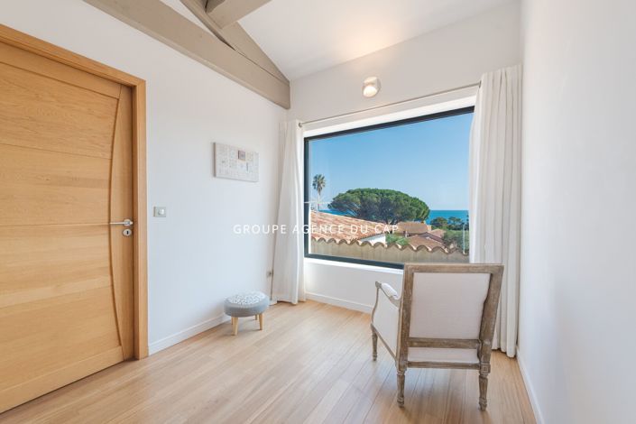 Image No.12-4 Bed Property for sale