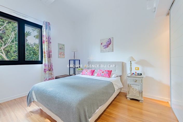 Image No.17-4 Bed Property for sale