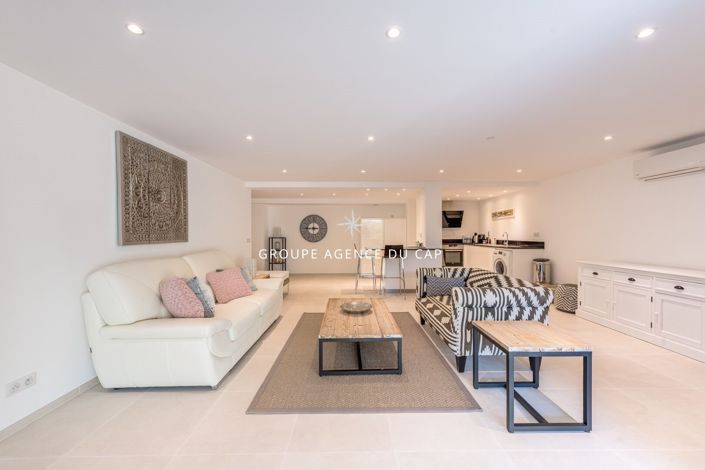 Image No.18-4 Bed Property for sale