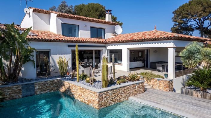 Image No.4-4 Bed Property for sale