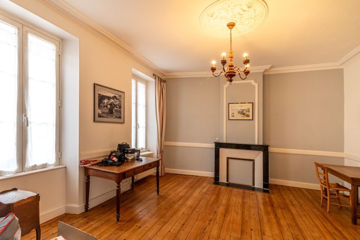 Image No.6-4 Bed House for sale