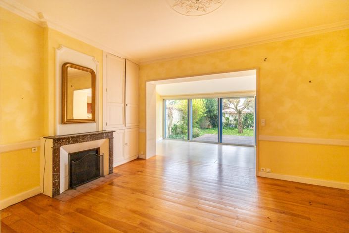 Image No.8-4 Bed House for sale